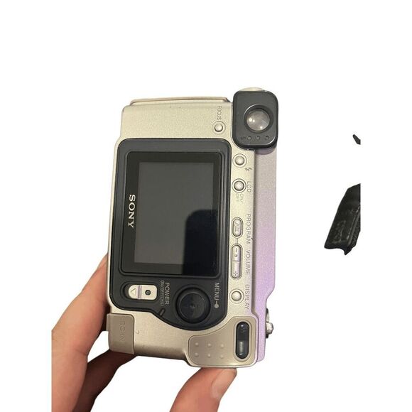 Sony DCS - S70 Good Condition comes with Charging Cord, carrying case, and SD ca - Picture 4 of 7